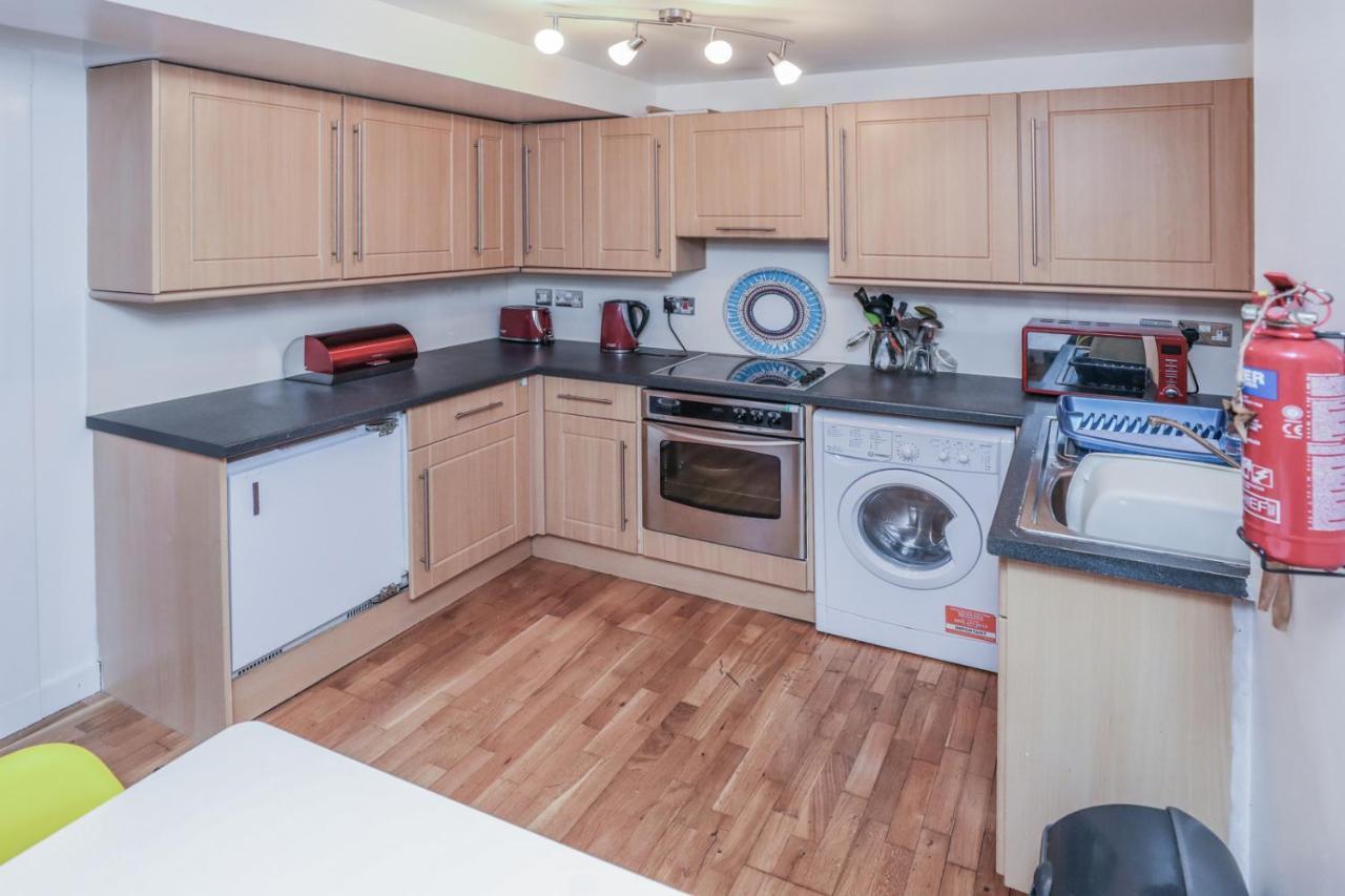 Beautiful 1-Bed Apartment Near Castle EDI Exterior foto